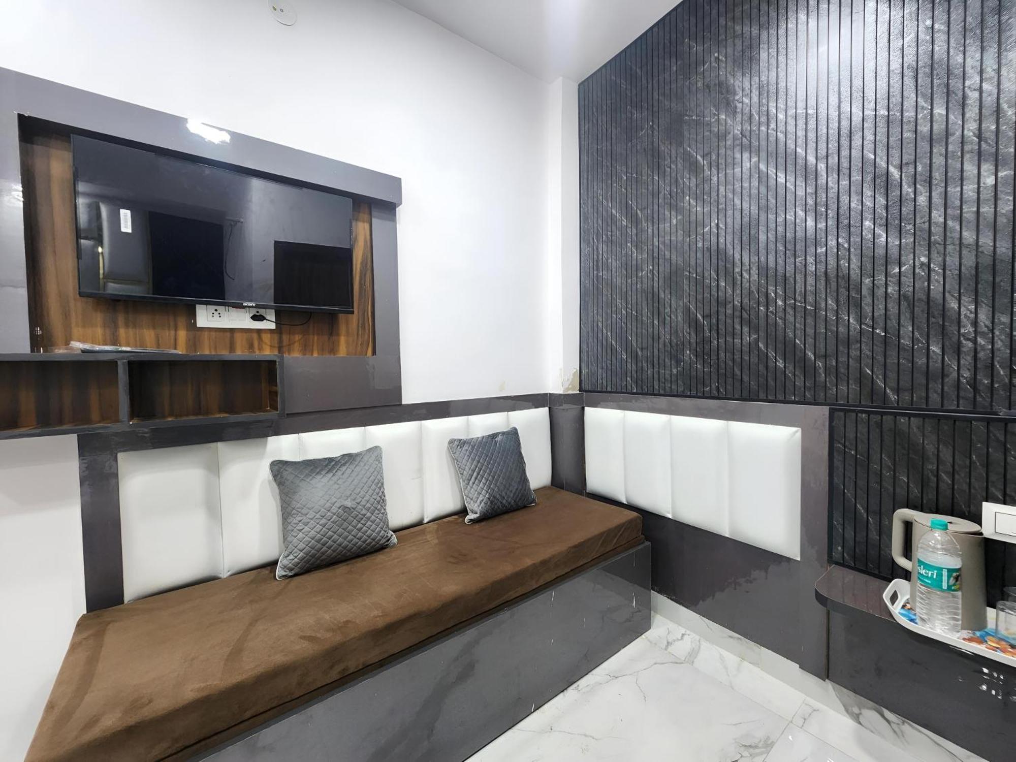 Hotel Yes Sir Dx New Delhi