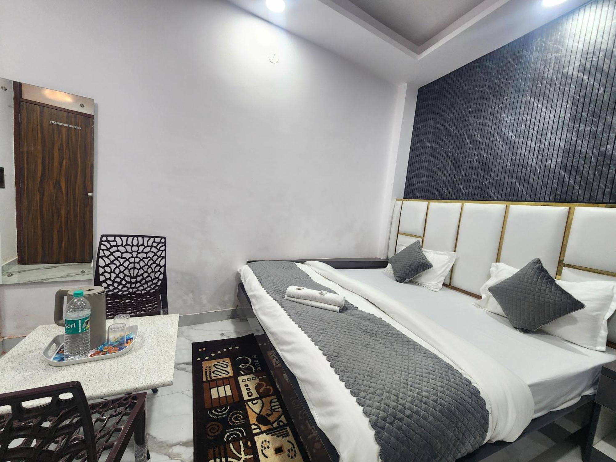 Hotel Yes Sir Dx New Delhi