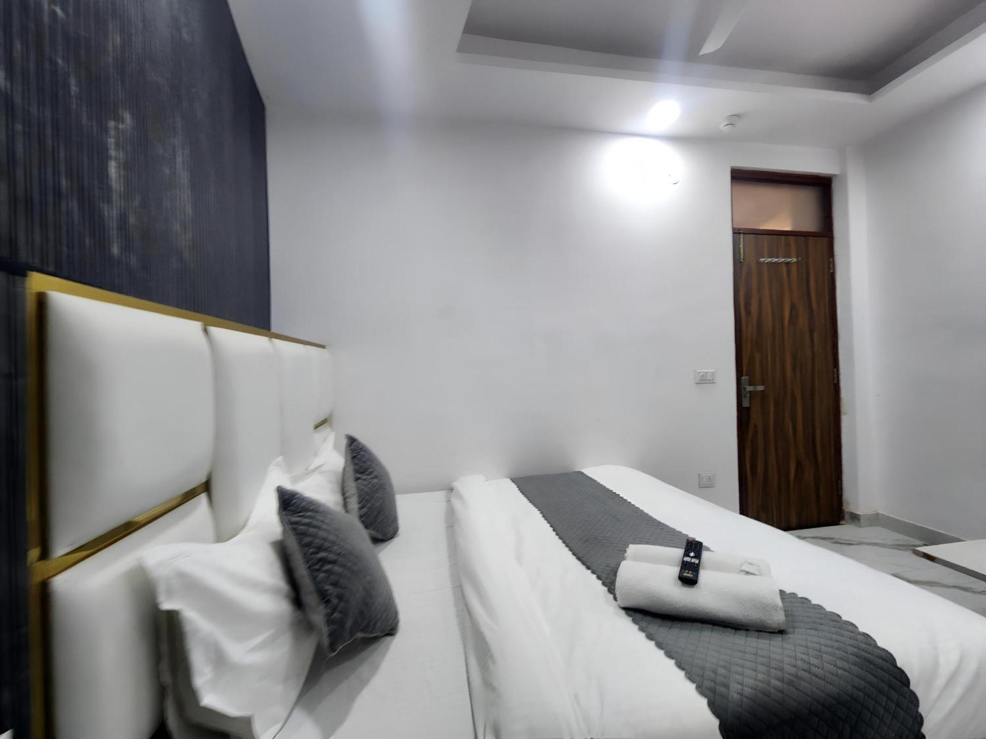 Yes Sir Dx Hotel