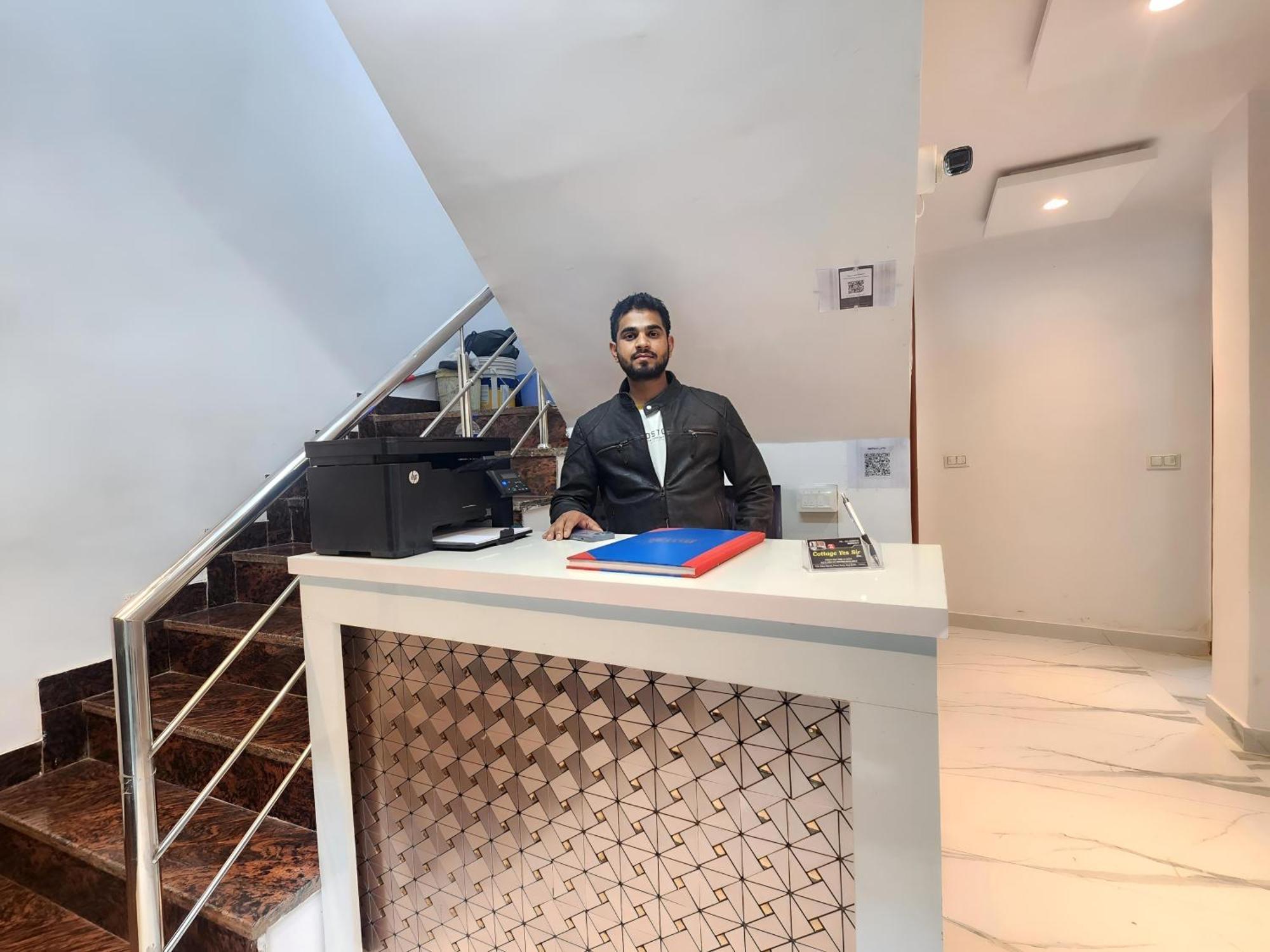 Yes Sir Dx Hotel New Delhi