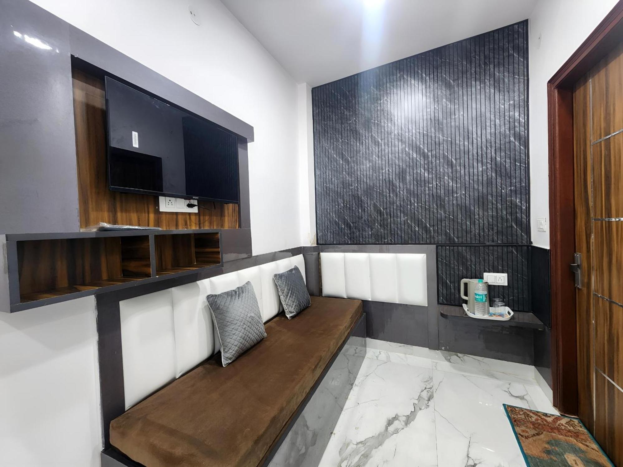 Hotel Yes Sir Dx New Delhi