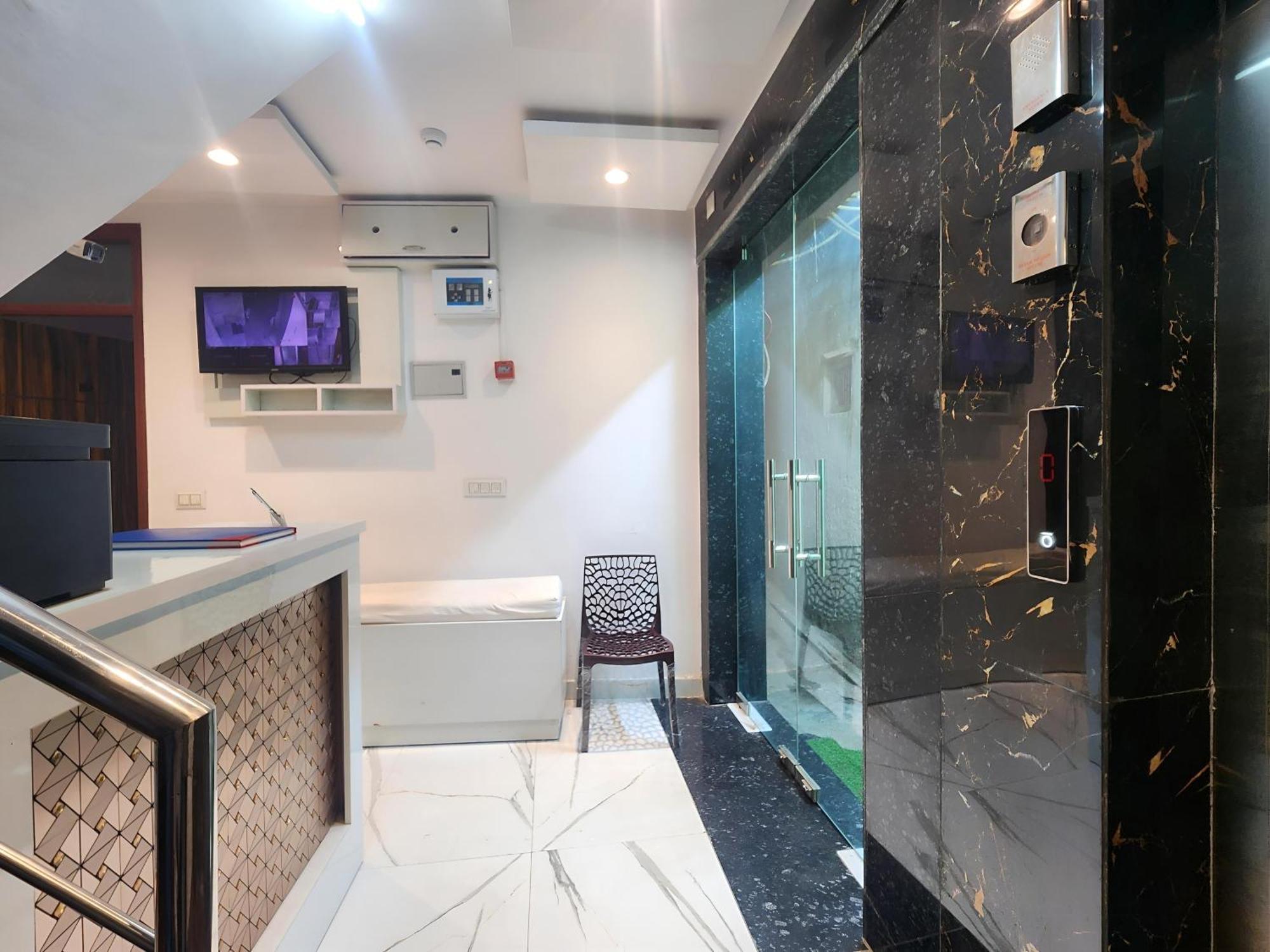 Hotel Yes Sir Dx New Delhi